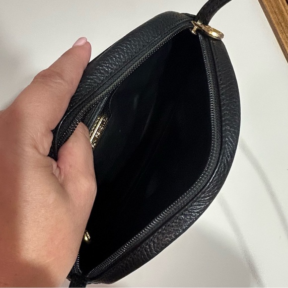 Vintage Fendi Black Crossbody Bag with Gold Detail - Picture 3 of 10